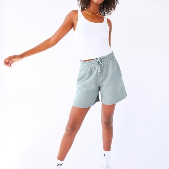 Aritzia TNA cozy af fleece sweatshirt & short set - Picture 2 of 11